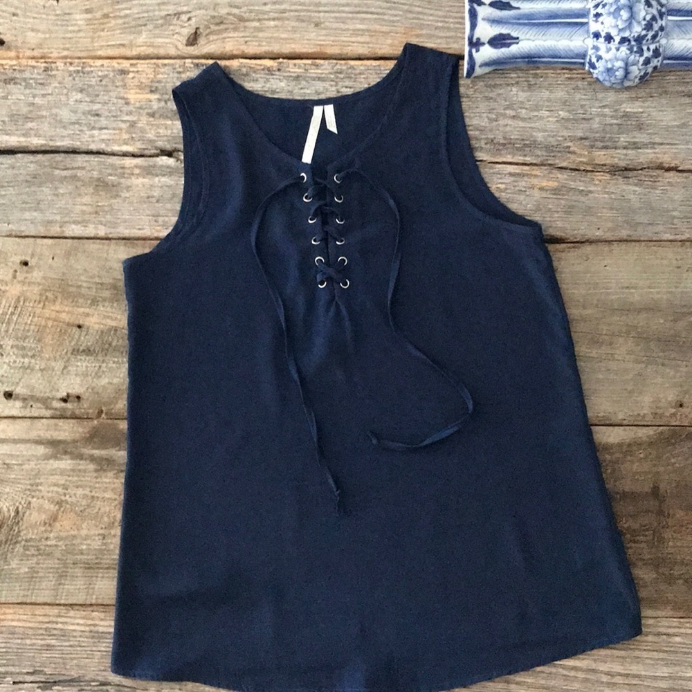 Razzle Dazzle Tie-Front Sleeveless Tank Size Small - Picture 2 of 7